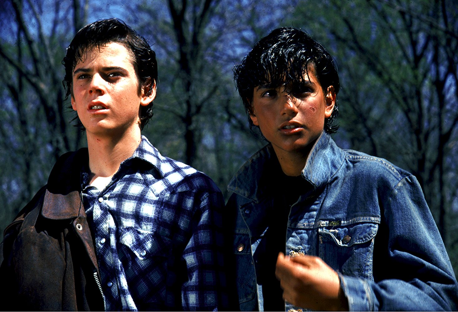 ralph-macchio-johnny-and-tom-howell-ponyboy-behind-the-scenes-in